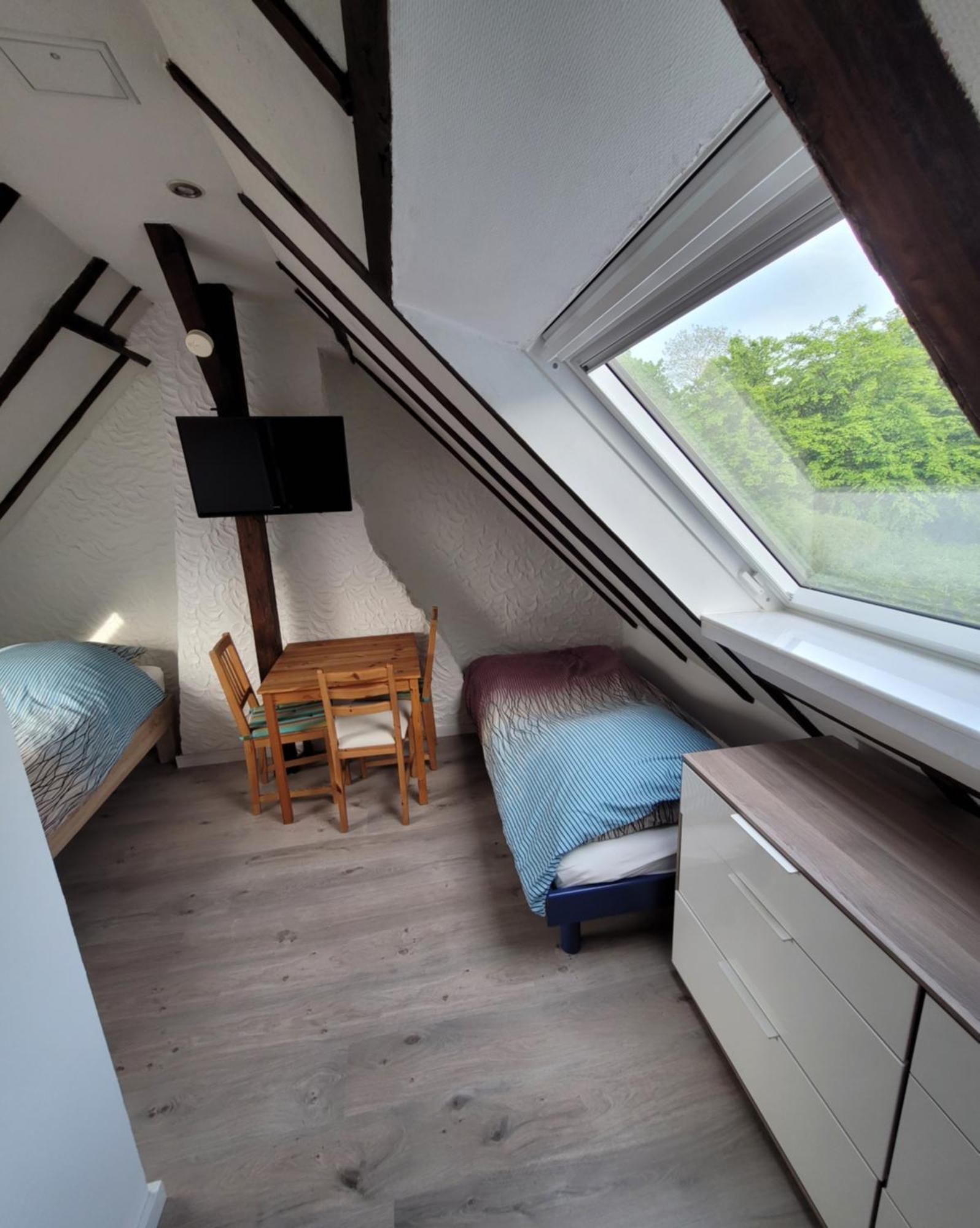 Appartement Messezimmer Am Thewissenweg *