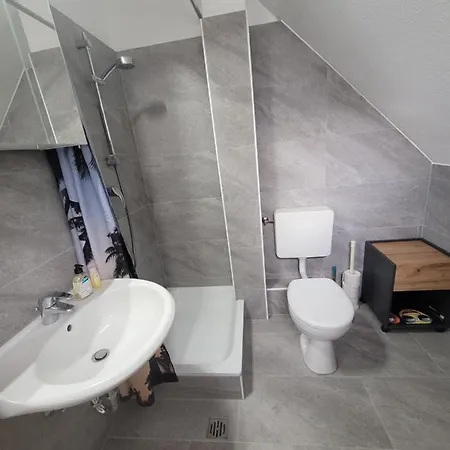 Appartement Messezimmer Am Thewissenweg *