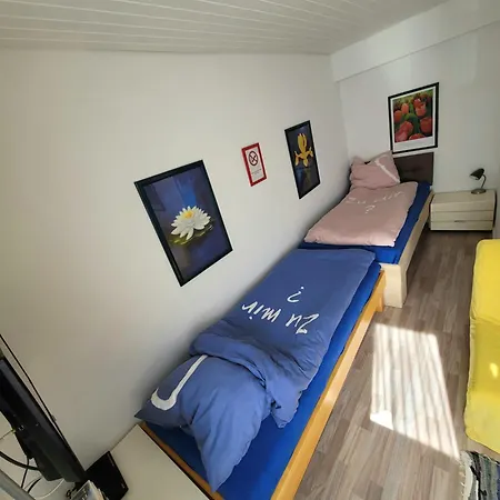 Appartement Messezimmer Am Thewissenweg *