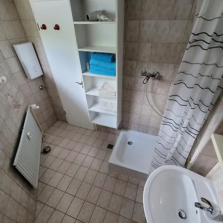 Appartement Messezimmer Am Thewissenweg *