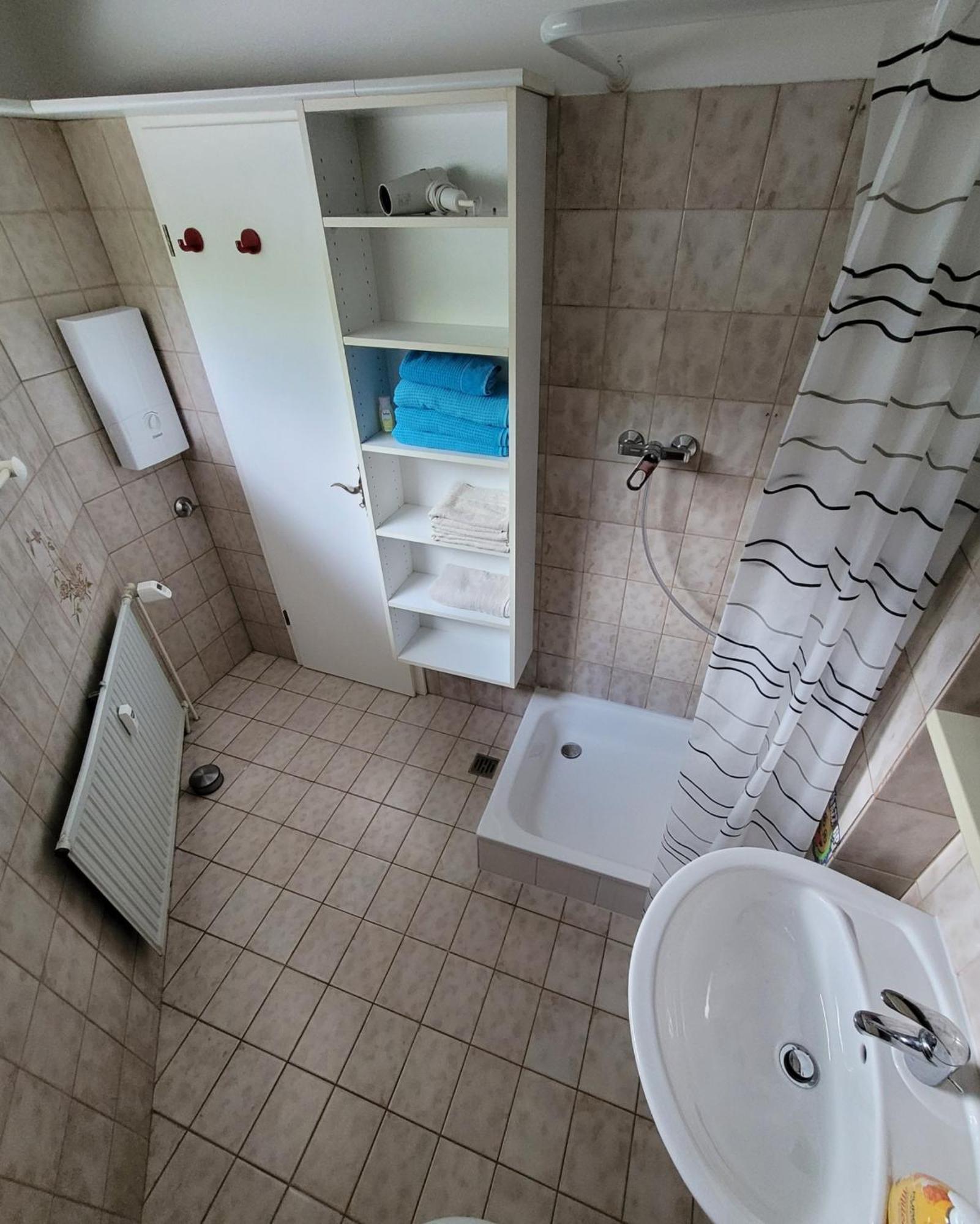 Appartement Messezimmer Am Thewissenweg *